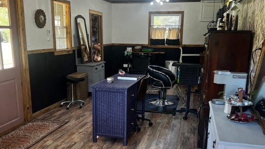 The Pampered Pearl Salon (Beauty Break by Des)