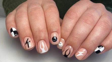 Nails by Nic image 3