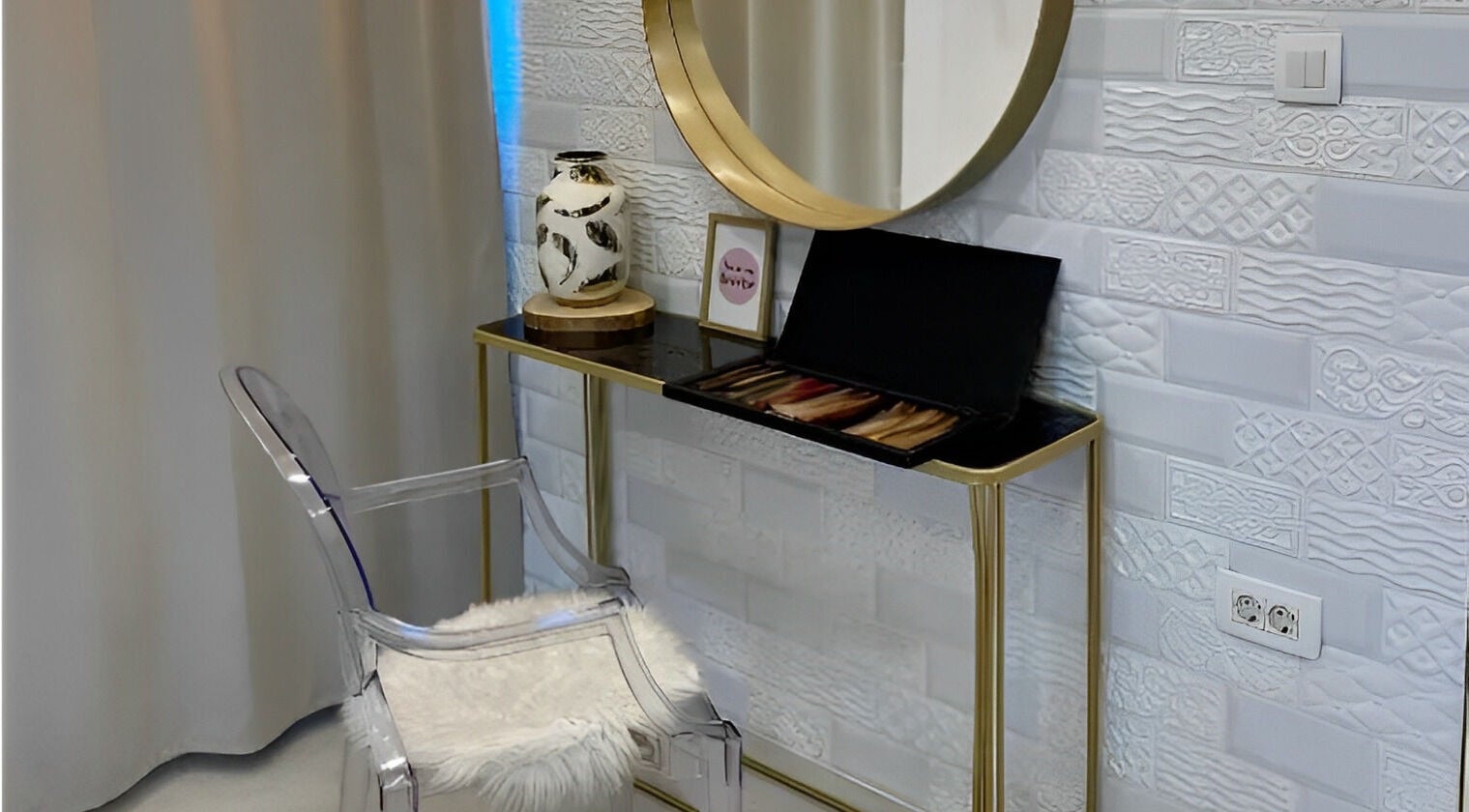 Elegantno uređen kozmetički kutak u Kist J.D.O.O. Luogo D Arte, Solin, Splitsko-dalmatinska županija, HR.