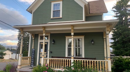 Cozy exterior of Mandy Jo’s Esthetics & Nails in Ellensburg, Washington, US, welcoming visitors with a classic porch.