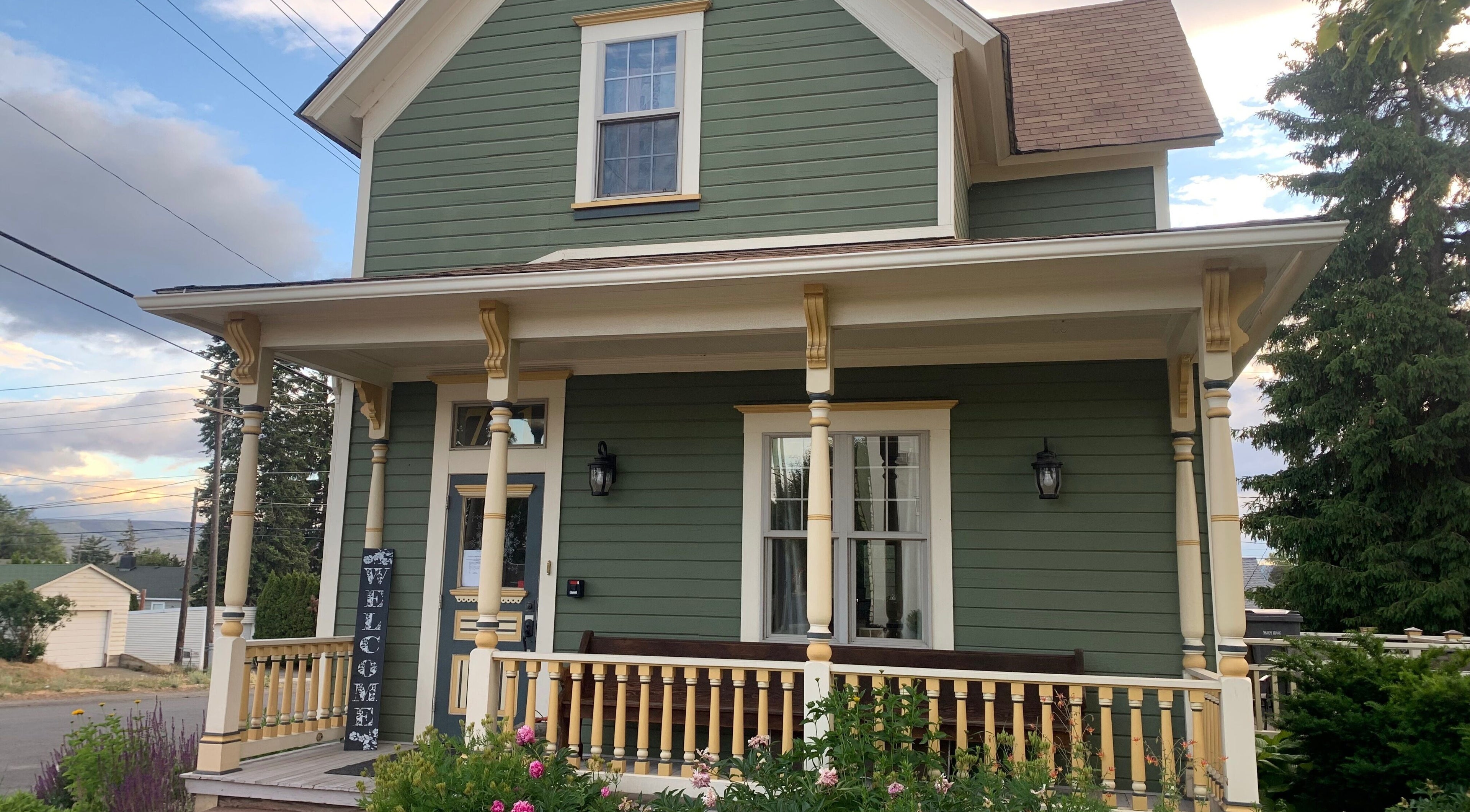 Cozy exterior of Mandy Jo’s Esthetics & Nails in Ellensburg, Washington, US, welcoming visitors with a classic porch.