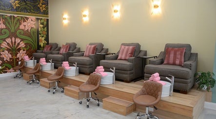 Simone's Nail Lounge