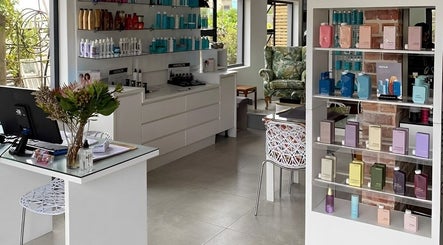 Evolve Hair & Nails & Beauty Studio зображення 3