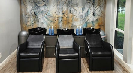 L'Shear Hair Salon imagem 2