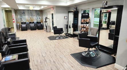 L'Shear Hair Salon imagem 3