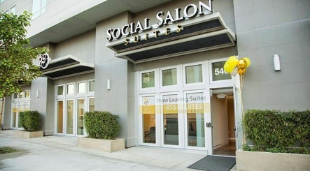 ílda Flores Hair at Social Salon Suites image 2