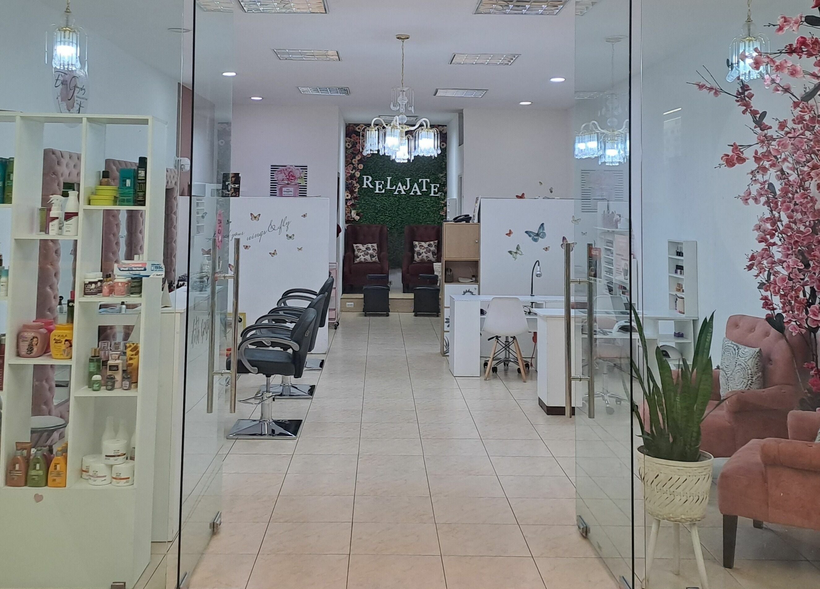 Sala interior de Edith Gonzalez MakeUp & Hair - Frutal en Villa Nueva, Guatemala, elegante y acogedora.