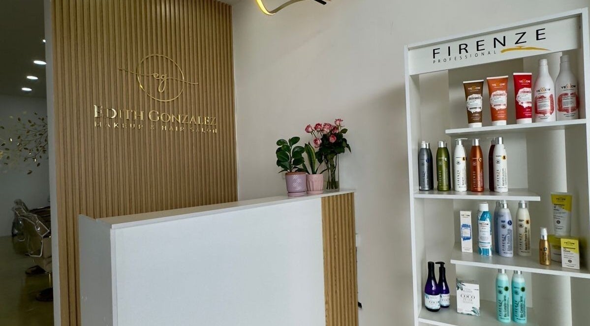 Recepción de Edith Gonzalez MakeUp & Hair - Vidu en Guatemala, Guatemala, GT con productos de belleza.