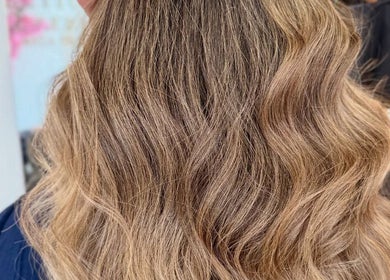 Penteado deslumbrante na Clínica de Beleza LETÍCIA GUEDES, Caldas Da Rainha, Leiria, PT.