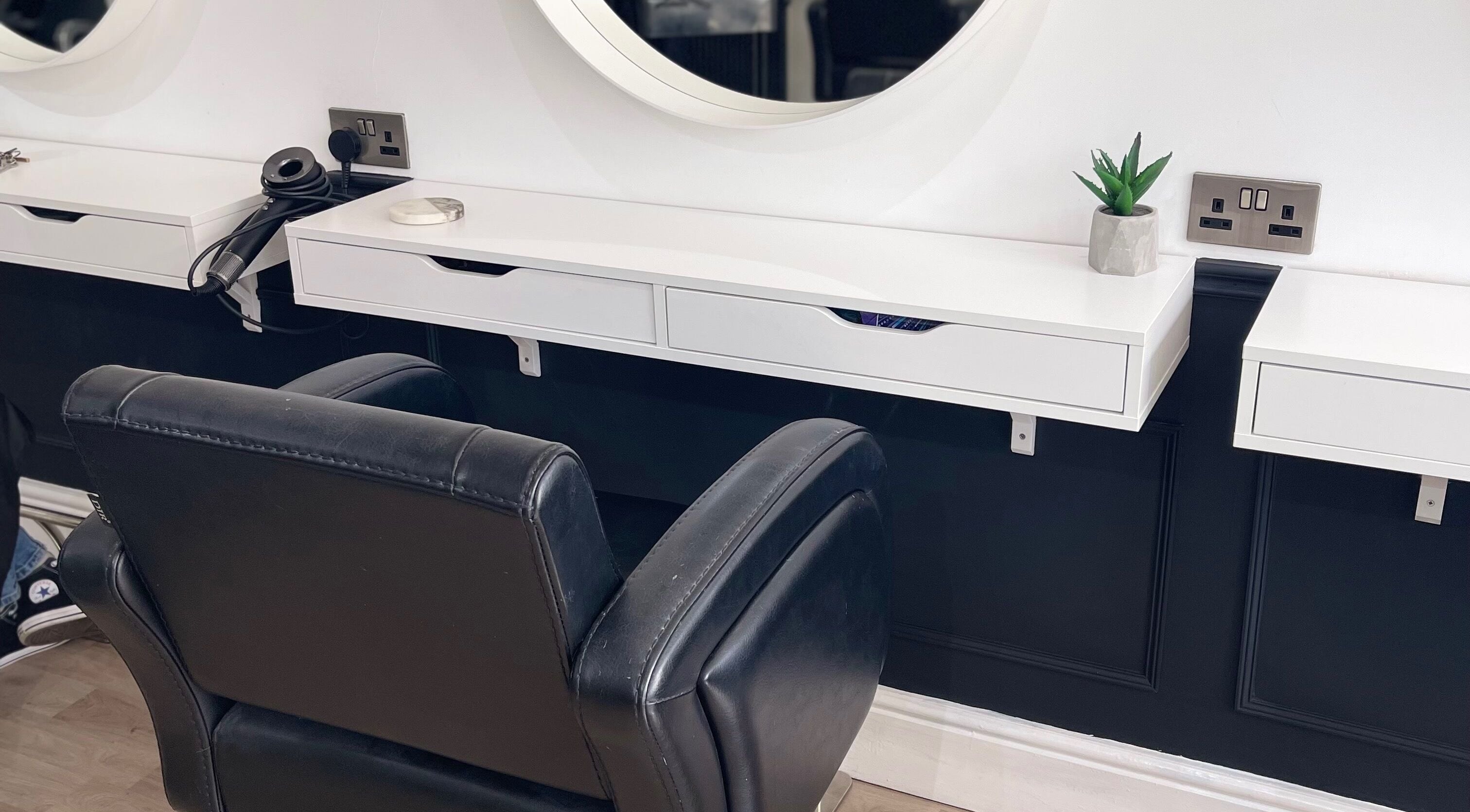 Elegant salon chair and mirror at Hair With Jess, Burton Upon Trent, England, GB.