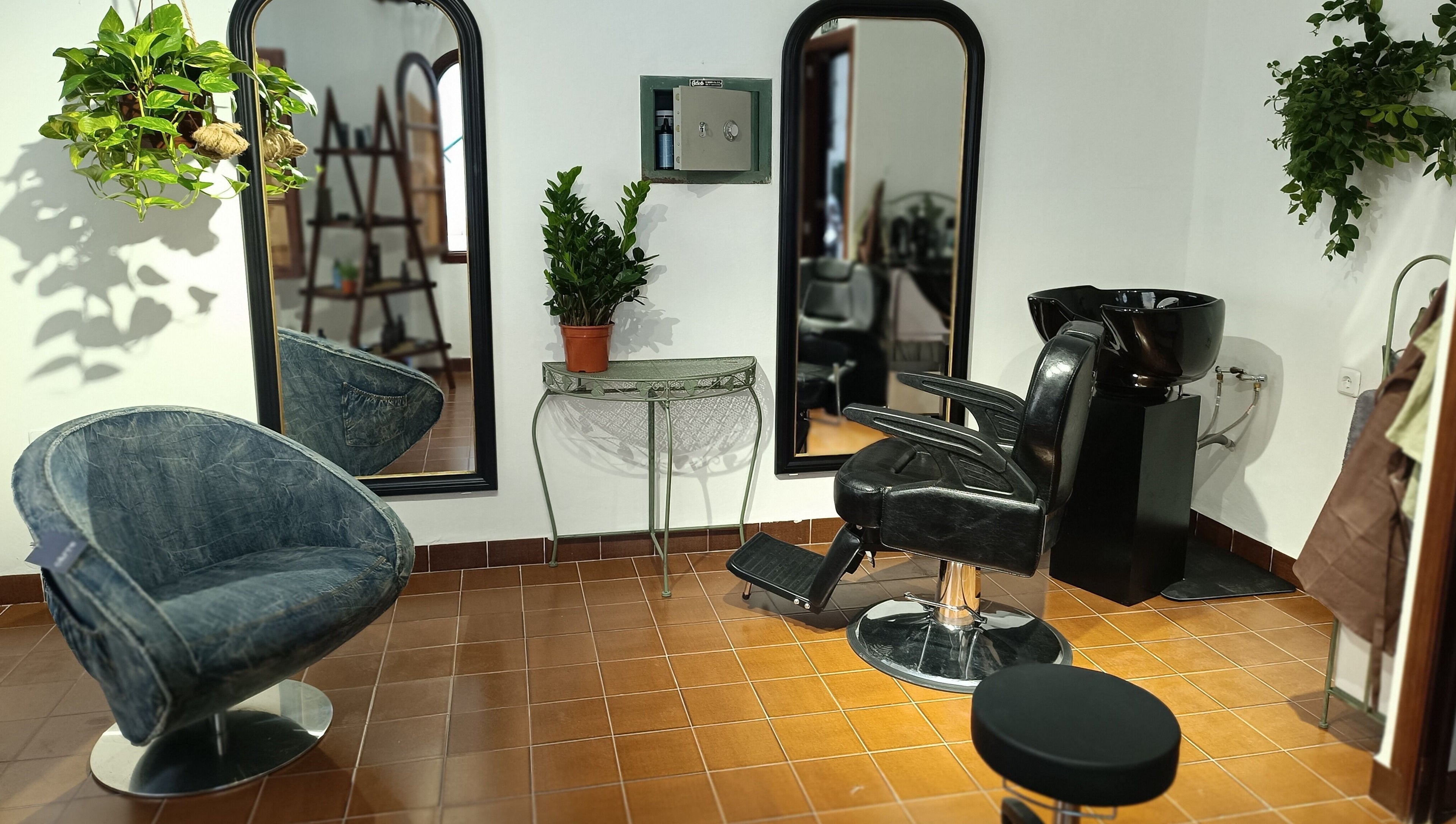 Modern barber chair and mirrors at Barberia Santanyi Man Escape in Santanyí, Illes Balears, ES.