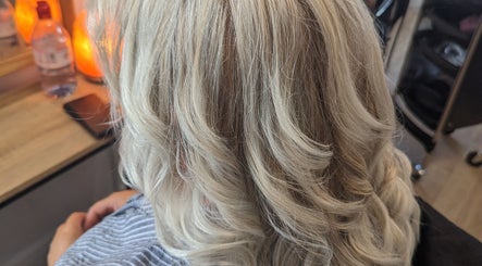 Immagine 2, Lunar Loft Hair and Beauty