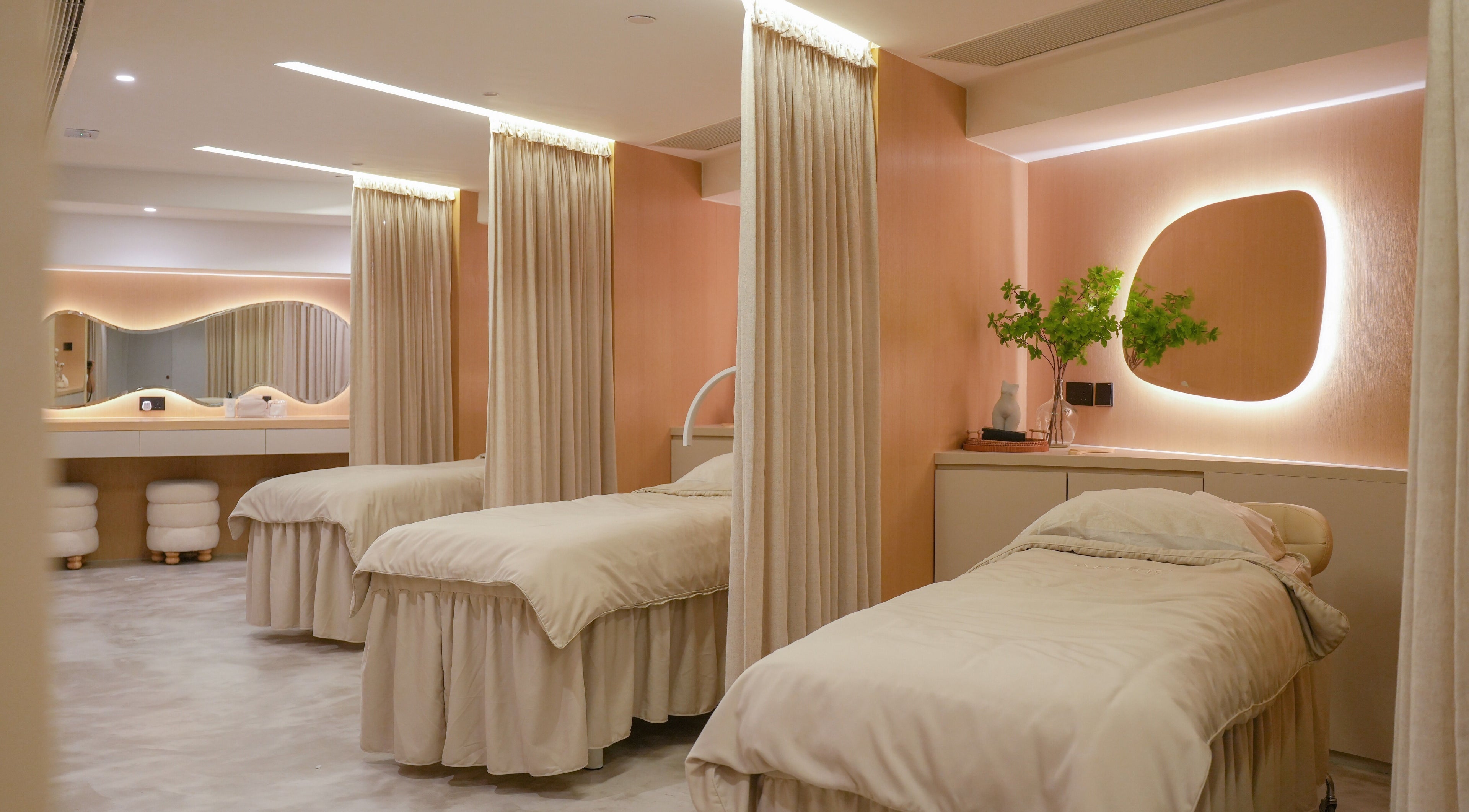 Relaxing therapy room at Amme, Central, Hong Kong Island, HK, with cozy beds and soft lighting.