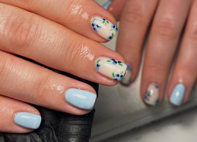 Elegant floral nails at Nails by Molly, Falkirk, Scotland, GB. Pastel blue and white polish with delicate flowers.