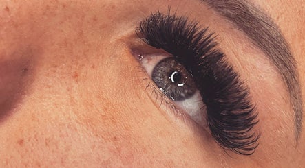 Lashes By Stacey Bild 2