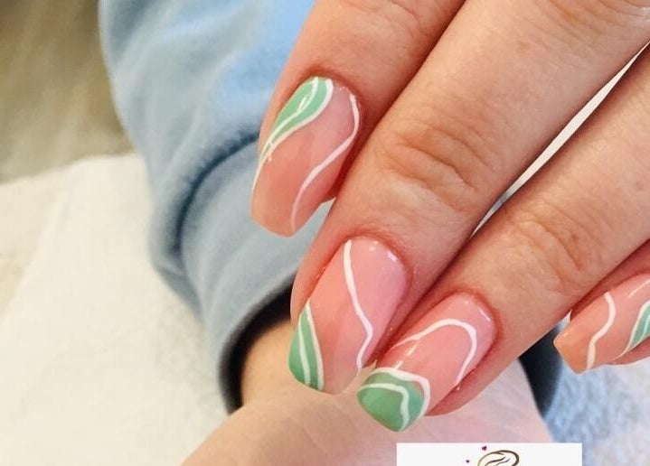Beautiful nail art design at Gold'en Beauty Studio, Sandton, Gauteng, ZA. Pink nails with green and white accents.