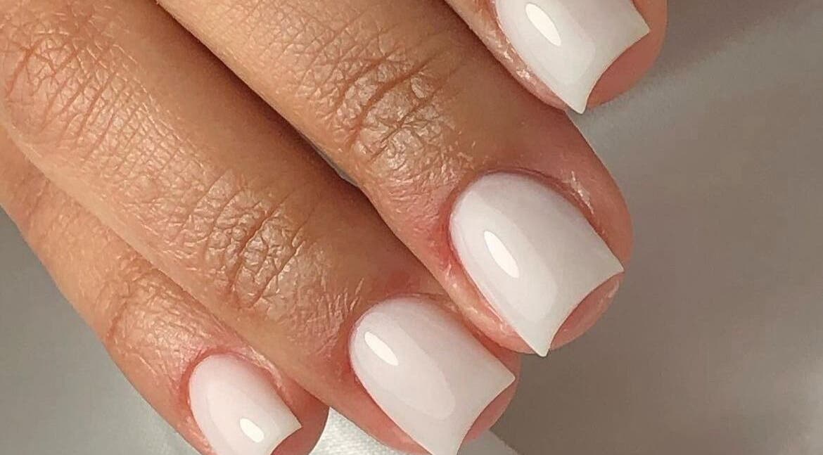 Manicura francesa en Jaz Nails Studio, Santo Domingo, Distrito Nacional, DO.