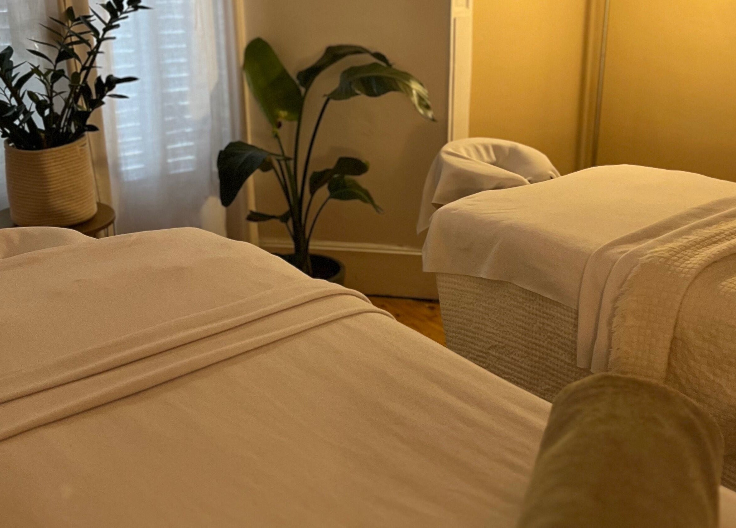 Salle de massage apaisante à Vague des Sens - Laura Osorio, Clermont-ferrand, Auvergne-rhône-alpes, FR.
