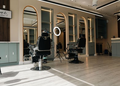 Modern salon chairs and mirrors at KO CUTZ SALON & SPA, Mississauga, Ontario, CA.