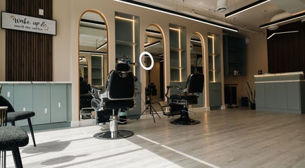 Modern salon chairs and mirrors at KO CUTZ SALON & SPA, Mississauga, Ontario, CA.