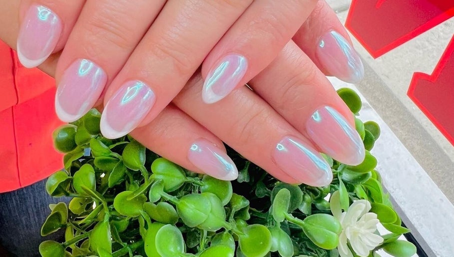 Linzy Nails And Spa image 1