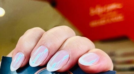 Linzy Nails And Spa image 2