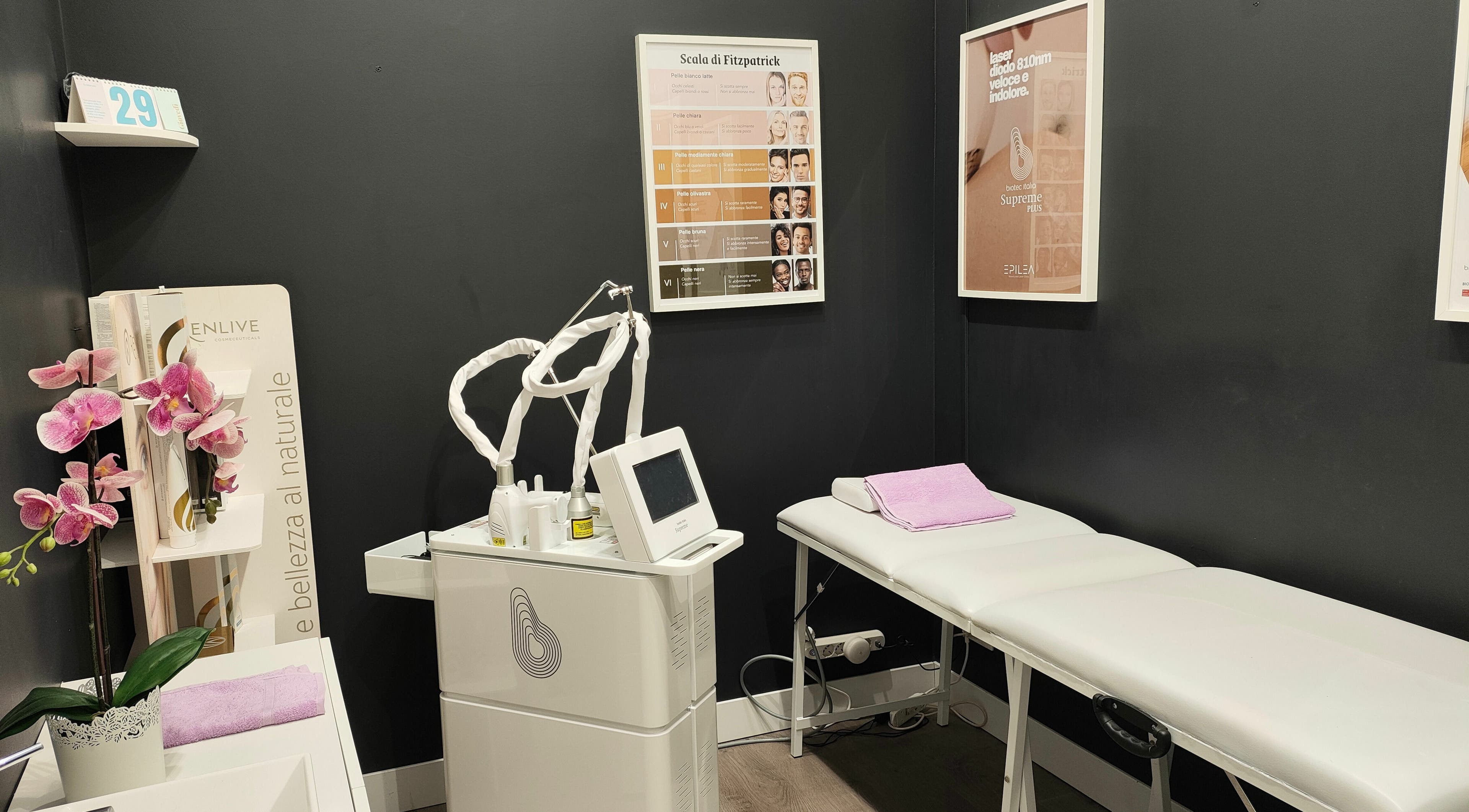 Stanza trattamenti moderna presso Epilea Milano, Milano, Lombardia, IT con attrezzatura avanzata.