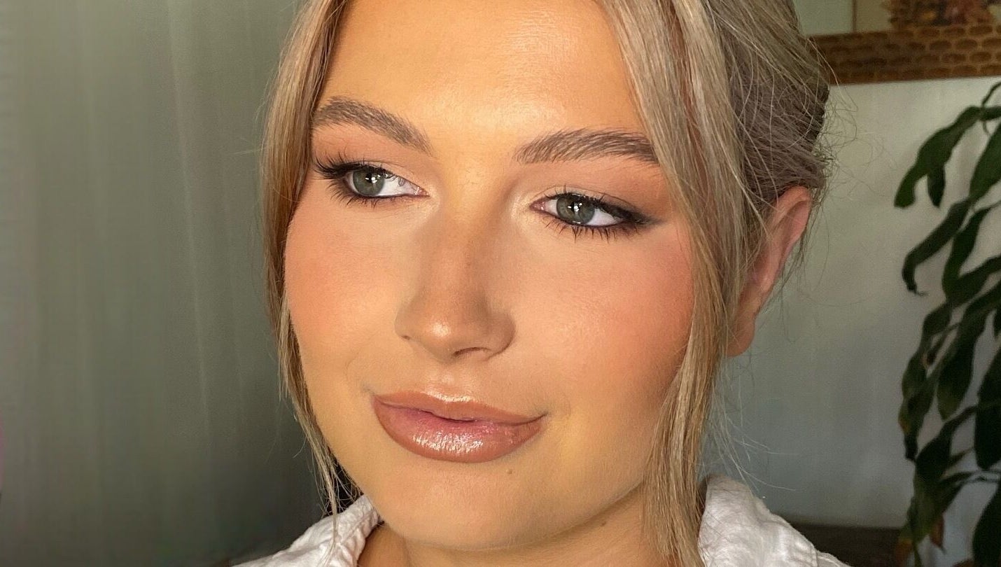 Natural elegant makeup at Shell Caroline Makeup, Brassall, Queensland, AU.