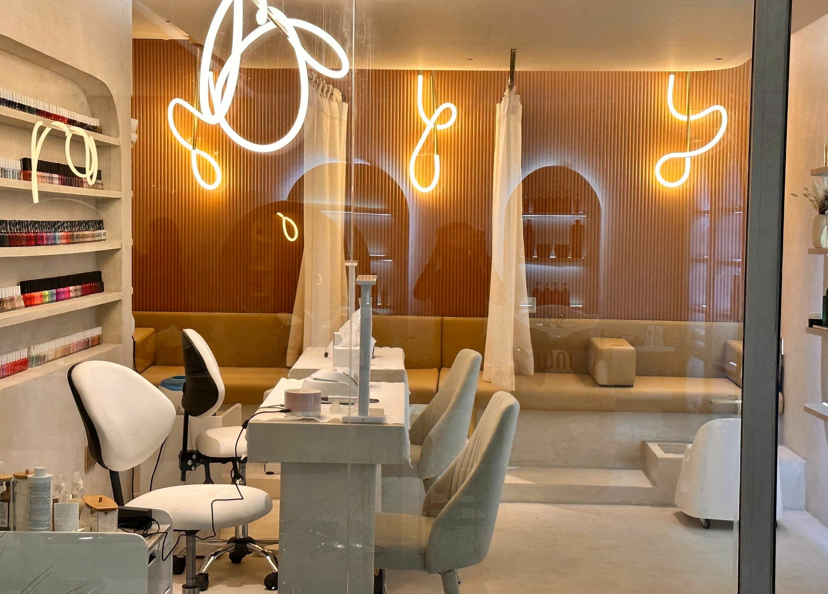 Chic interior of Jaw Beauty Salon in Abu Dhabi, AE featuring modern seating and a well-lit ambiance.