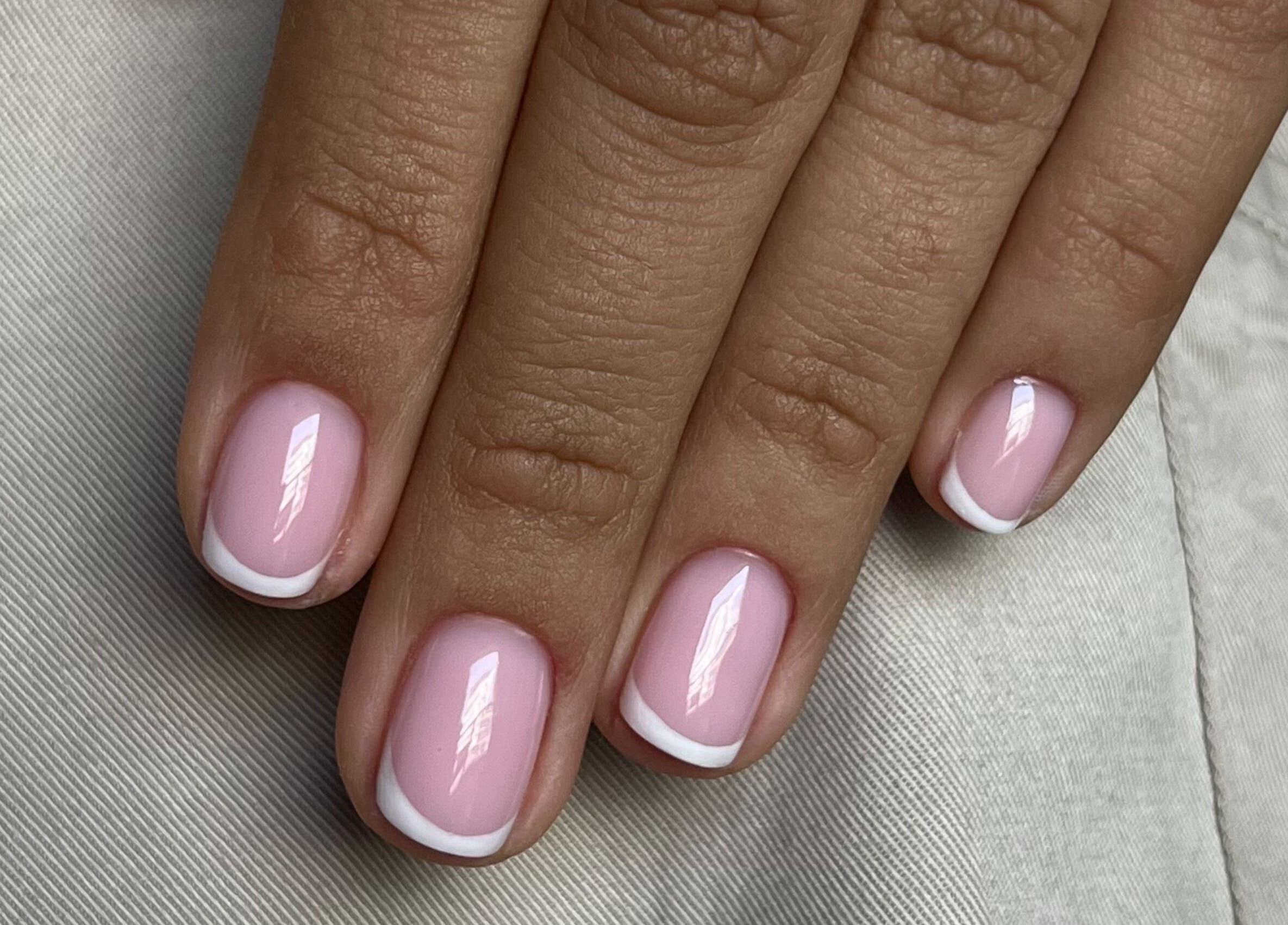 Elegantni francuski manikir u Rituals Nails, Beograd, RS.