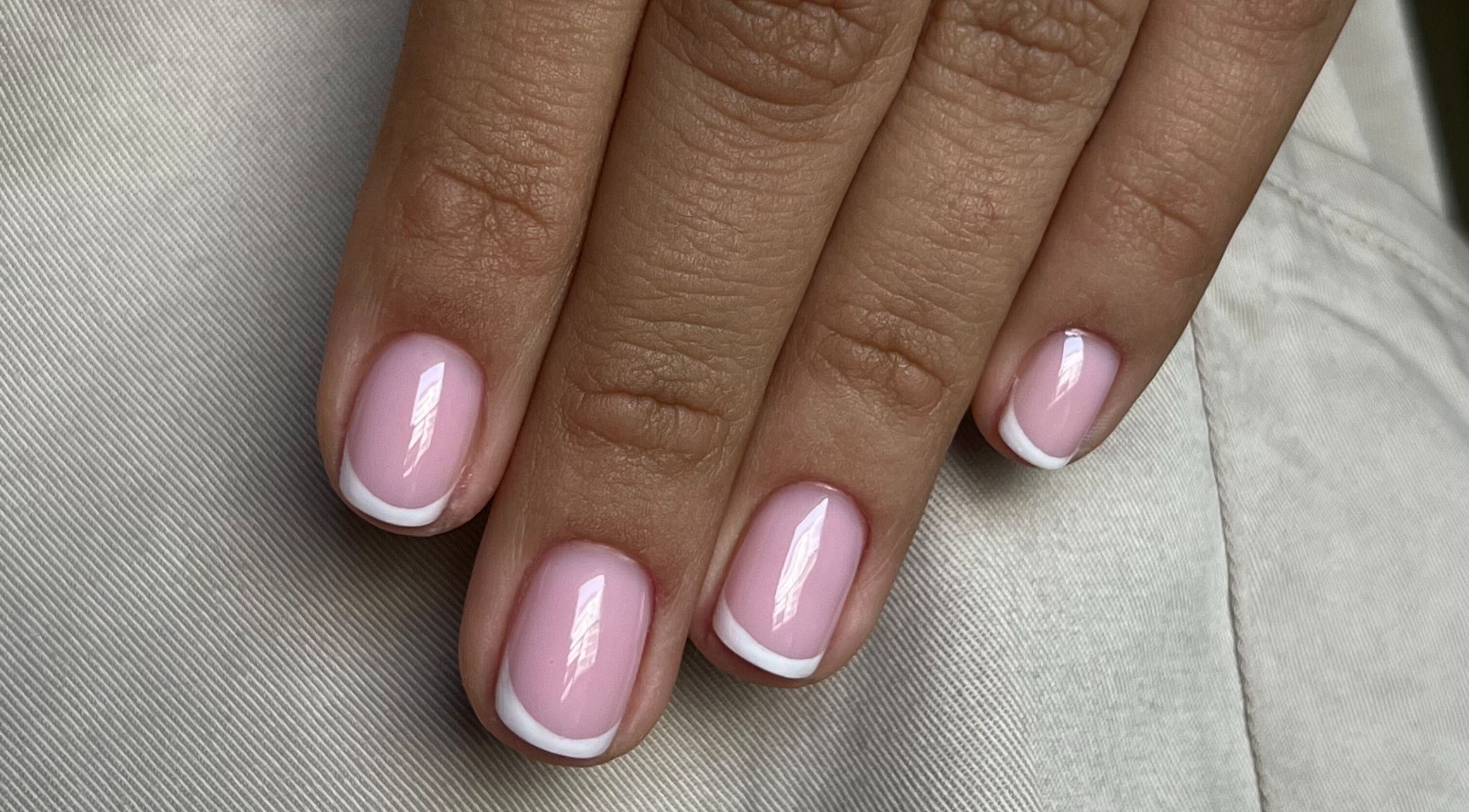 Elegantni francuski manikir u Rituals Nails, Beograd, RS.