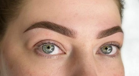 Stephanie’s Brows изображение 3