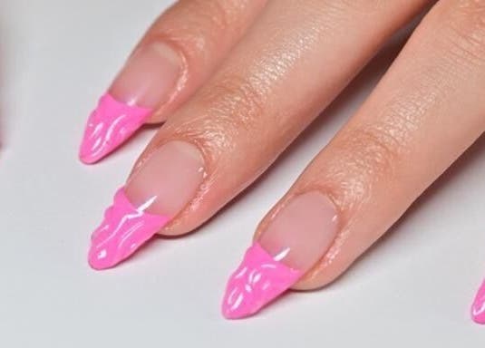 تصميم أظافر وردي رائع في Eraa Nails | إيراء نيلز الطائف، At Taif، Makkah Province، SA.