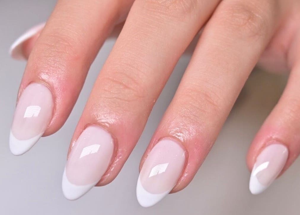 أظافر فرنسية في Eraa Nails | إيراء نيلز الطائف، العنوان: الطائف، منطقة مكة، السعودية.