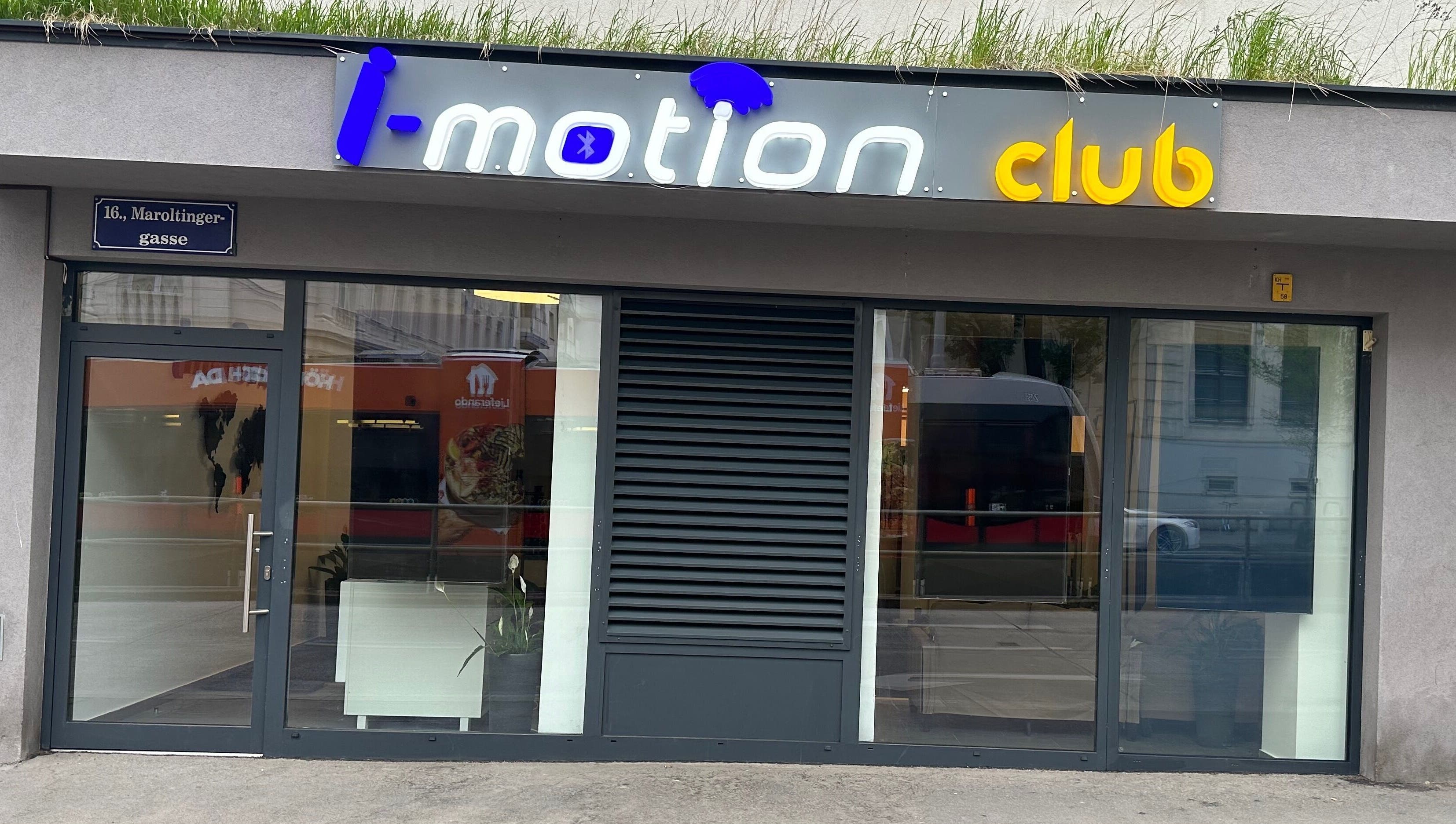 Moderner Eingang von Pro Icon EMS (I-Motion Club) in Wien, Wien, AT.