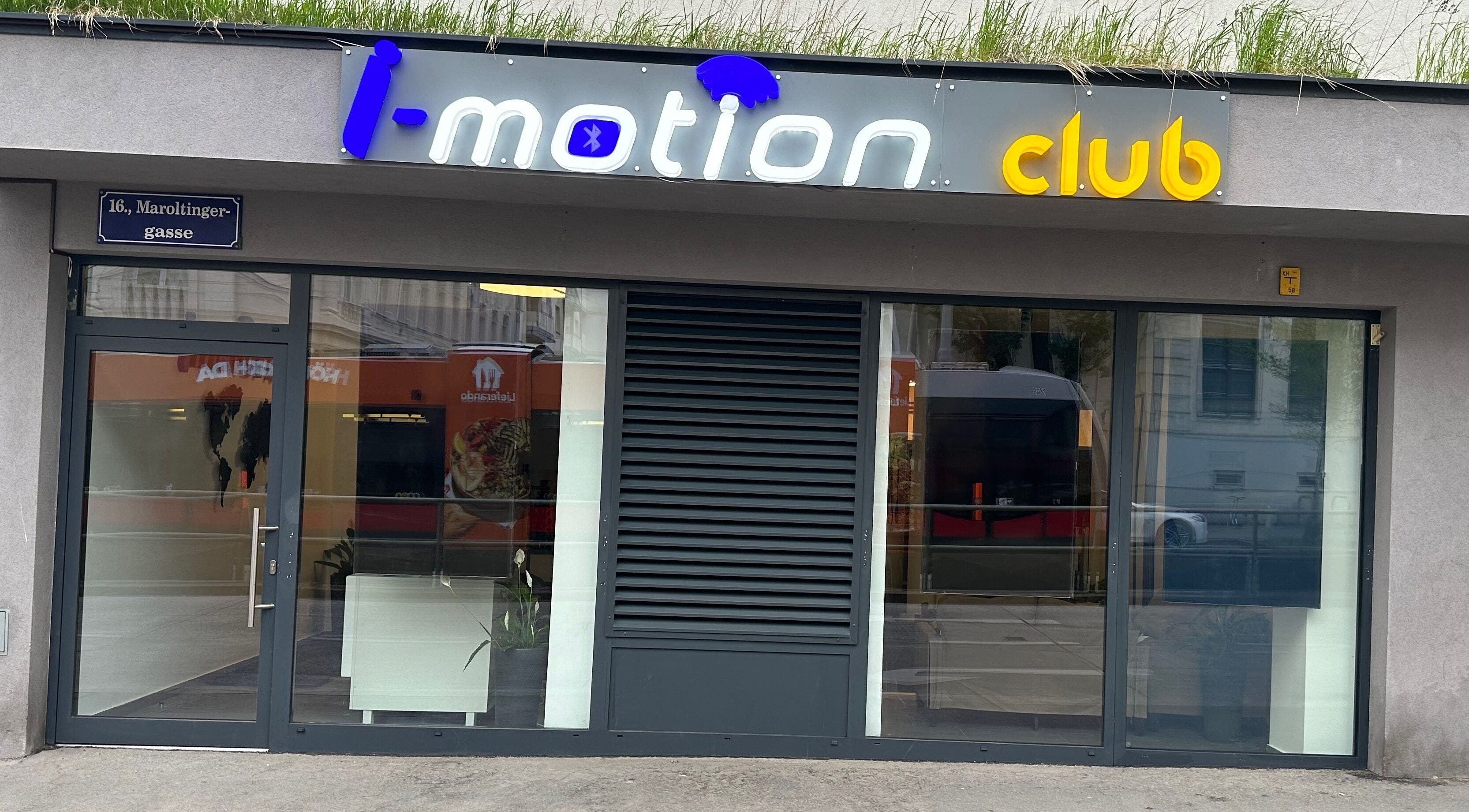 Moderner Eingang von Pro Icon EMS (I-Motion Club) in Wien, Wien, AT.