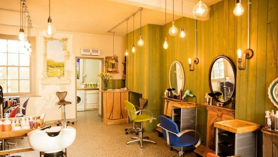 Natural Roots Salon slika 1