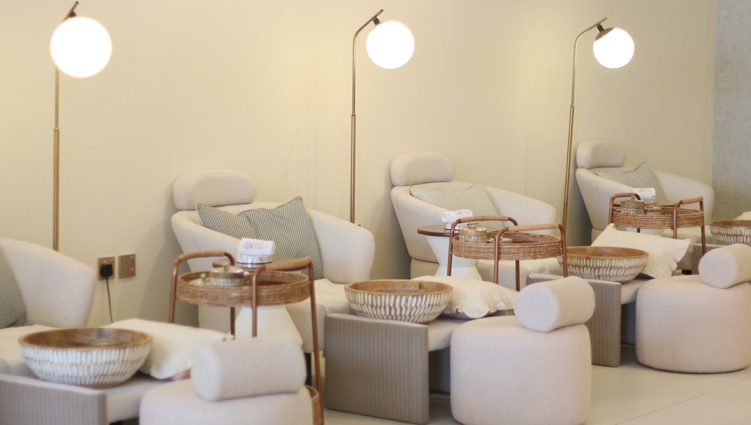 Relaxing seating area at Shells Spa | أصداف سبا in الرياض, منطقة الرياض, SA with elegant decor.