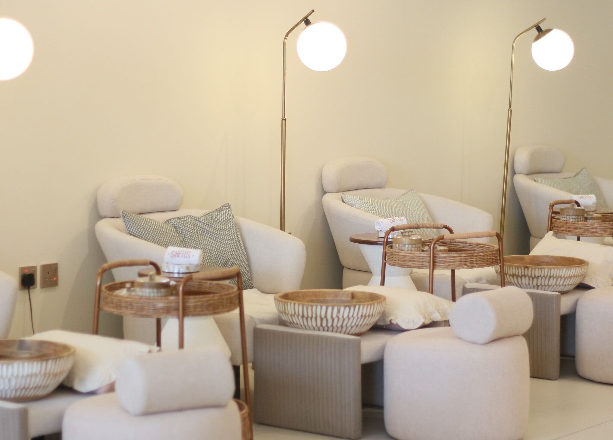 Relaxing seating area at Shells Spa | أصداف سبا in الرياض, منطقة الرياض, SA with elegant decor.