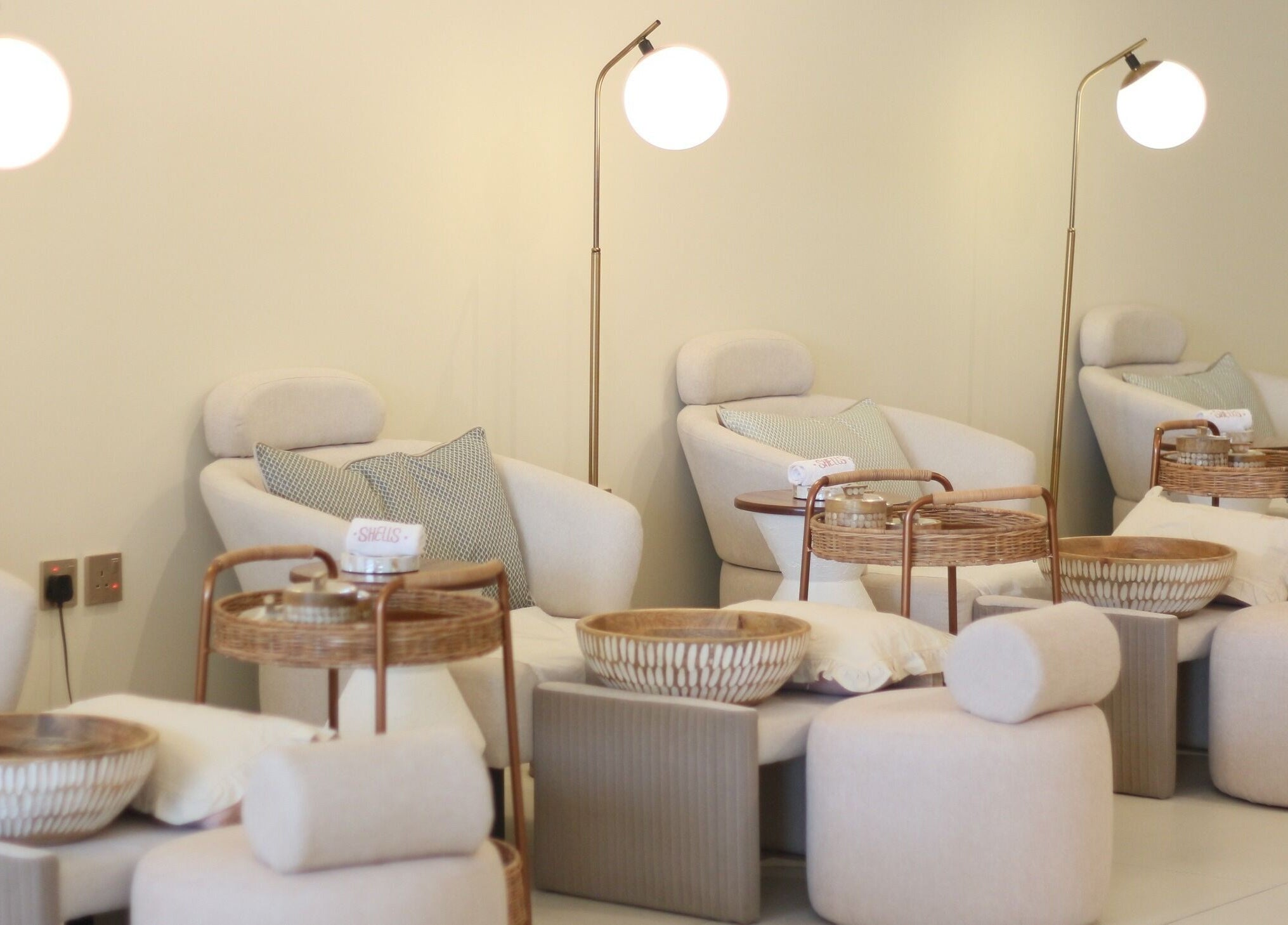 Relaxing seating area at Shells Spa | أصداف سبا in الرياض, منطقة الرياض, SA with elegant decor.