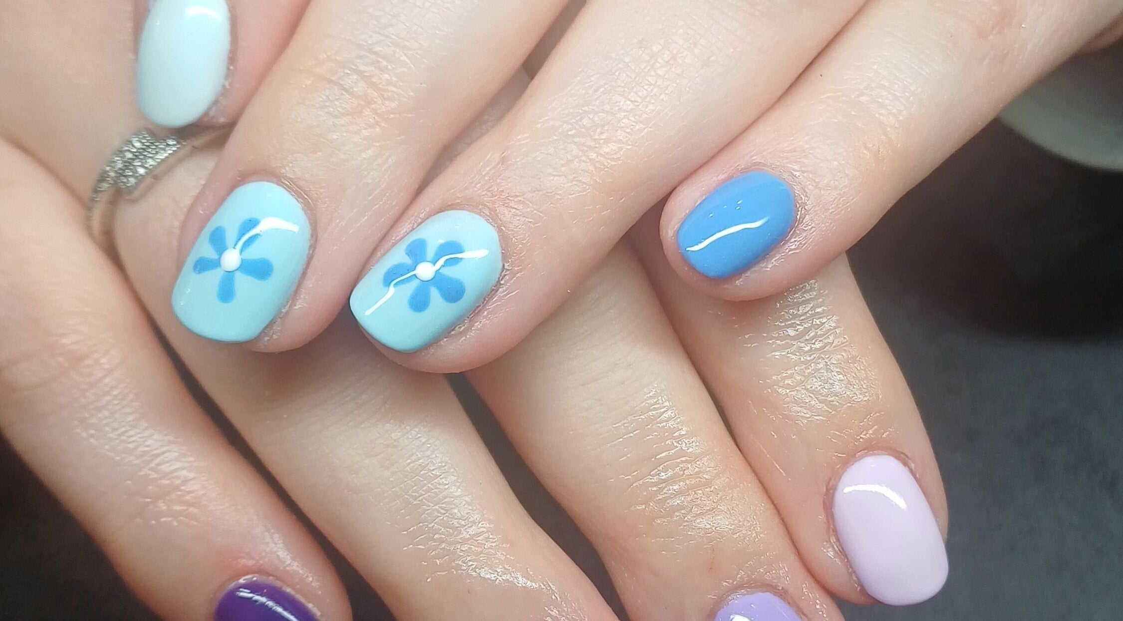 Floral nail art design at I CAN be nail bar in Kimberley, Northern Cape, ZA. Pastel blue and purple manicure.