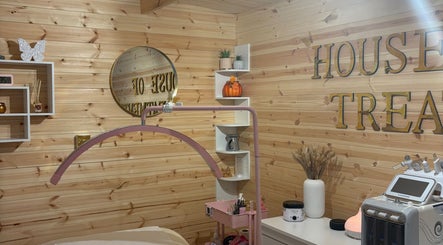 House Of Treatments therapy room with elegant decor in Poole, England, GB.