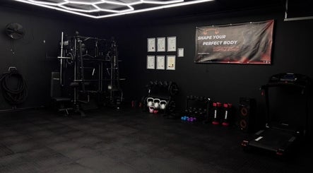 Fully-equipped gym at Dani T Fitness in Boksburg, Gauteng, ZA, featuring modern training equipment.