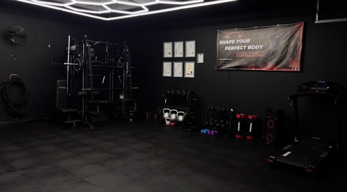 Fully-equipped gym at Dani T Fitness in Boksburg, Gauteng, ZA, featuring modern training equipment.