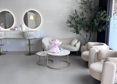 Elegant seating area at Brilliant Nails Lounge, Schaumburg, Illinois, US, showcasing modern decor and mirrors.