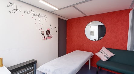 Tranquil treatment room at Nifty Lash and Beauty, Hamilton, Waikato, NZ, featuring elegant decor.