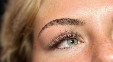 Makeup, Brows and Lashes by Ina | Luxe Salon, bilde 2