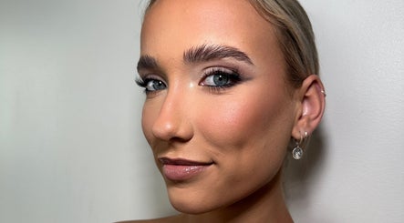Thalia Makeup Artist image 3