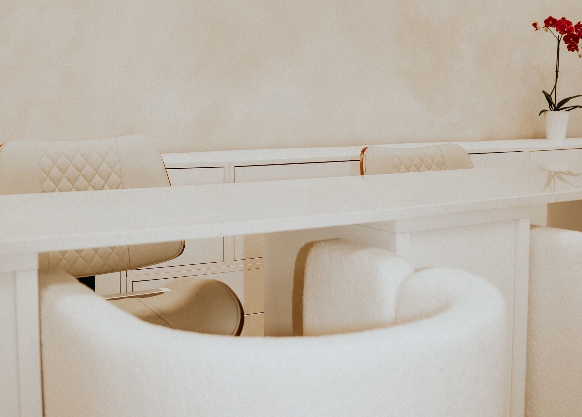 Chloe’s Shade Room reception with chic decor and orchid in Tempe, Arizona, US.