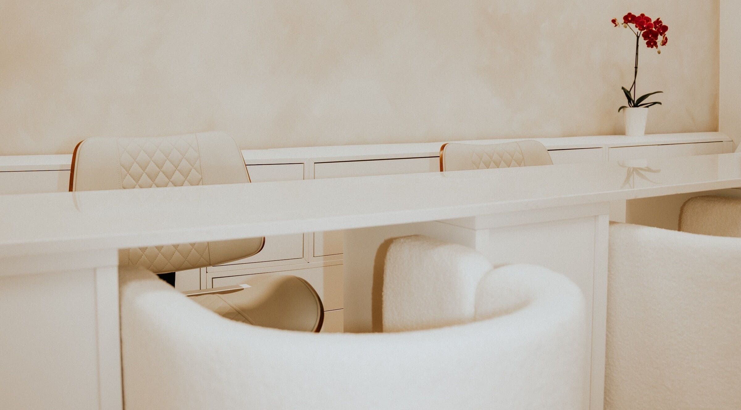 Chloe’s Shade Room reception with chic decor and orchid in Tempe, Arizona, US.